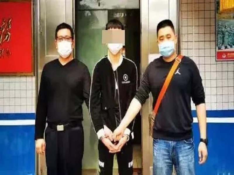 （2月4日，遂溪警方赴雷州將涉嫌詐騙犯罪嫌疑人謝某君抓捕歸案）.jpg